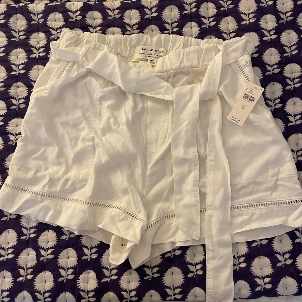 NWT Anthropologie Cloth & Stone White Shorts - Picture 2 of 2